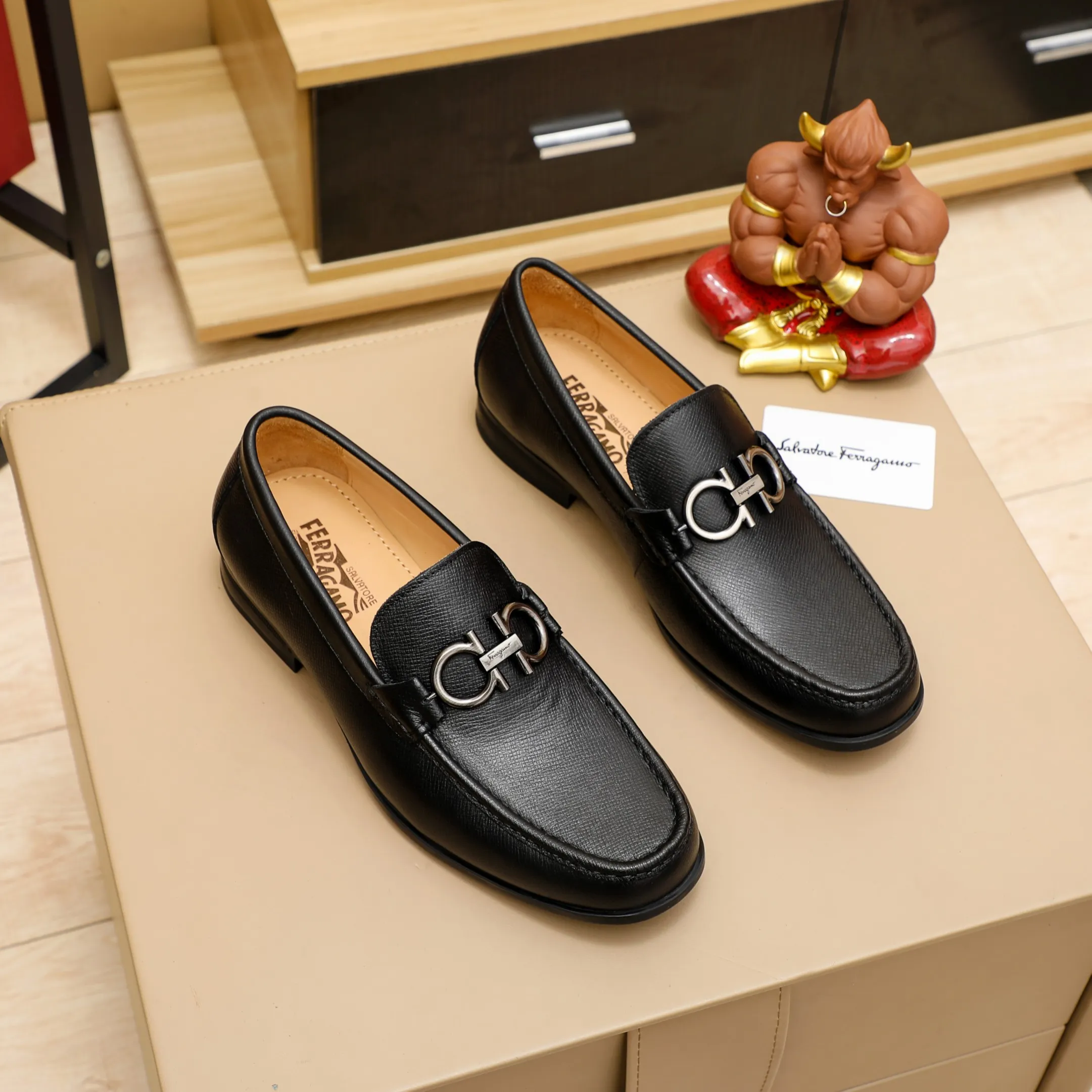 Men's clothing and shoes 💰460 🔥Ferragamo's new men's casual slip-on shoes🇨🇳Official website original 1:1 mold opening, original quality💯Fine workmanship, high-end luxury☘The upper is made of imported Italian first-layer cowhide🌴Luxury🐂leather lining🍓Rubber wear-resistant and non-slip outsole, breathable and comfortable to wear🍍The first choice for high-end men, black, size 38-45